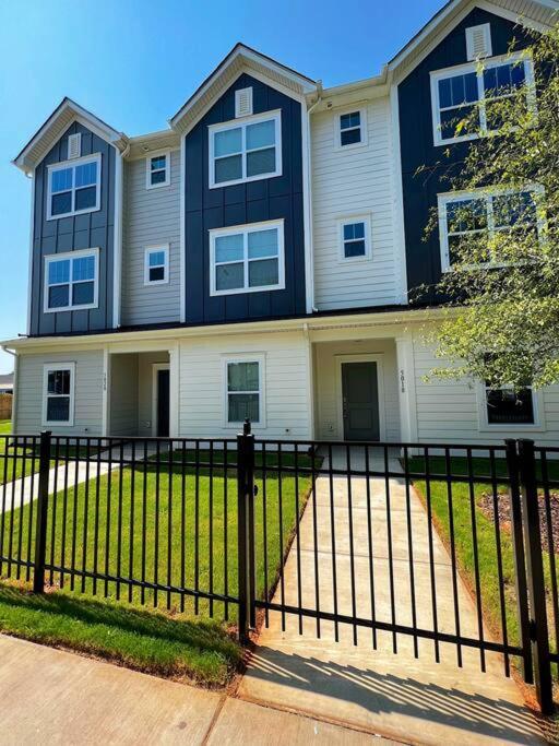 Brand New Build 10 Min- Uptown Villa Charlotte Ngoại thất bức ảnh
